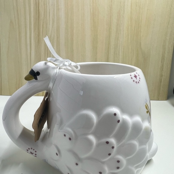 Elegant White Swan Mug - Picture 5 of 9